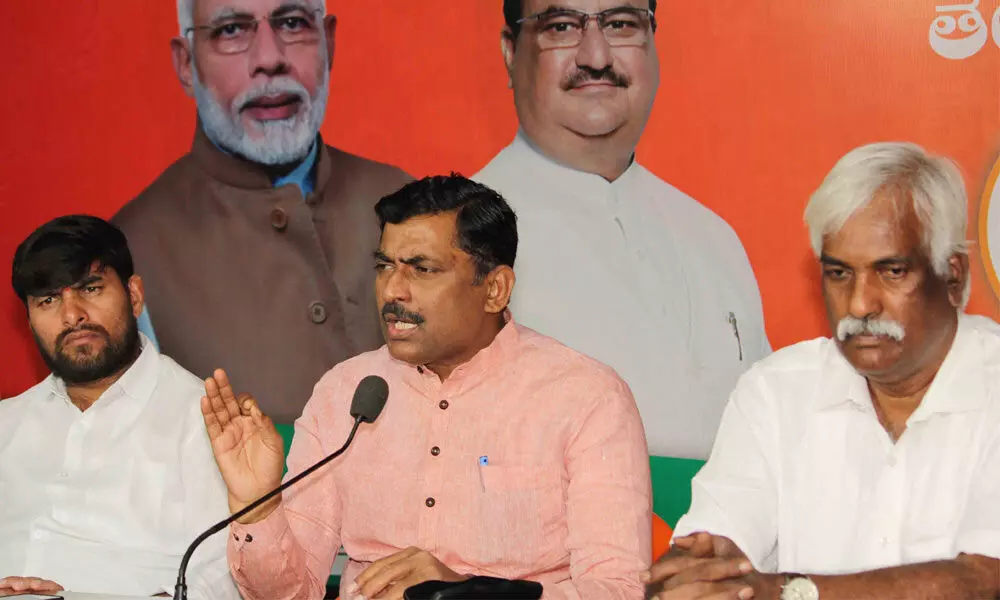 BJP slams KCR over Prakash Rajs presence in Mumbai