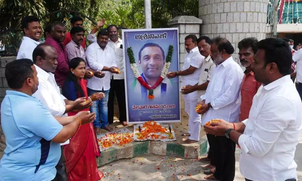 Tirupati Corporation Mayor Dr R Sirisha and other leaders paying tributes to portrait of Goutham Reddy in Tirupati on Monday