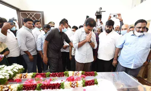 KTR expresses shock over AP minister Goutham Reddys demise