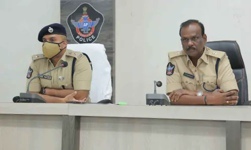 Guntur Urban SP K Arif Hafeez addressing lodge owners at a meeting in Guntur on Monday. Guntur Urban Additional SP D Gangadharam is also seen