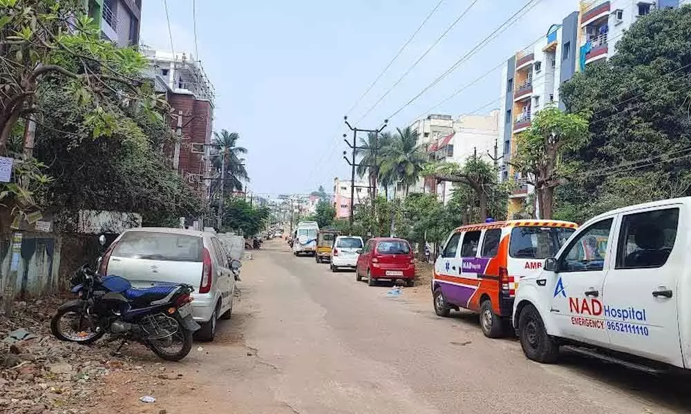 Unauthorised parking at 80-ft bypass road near Bhaji junction in Visakhapatnam