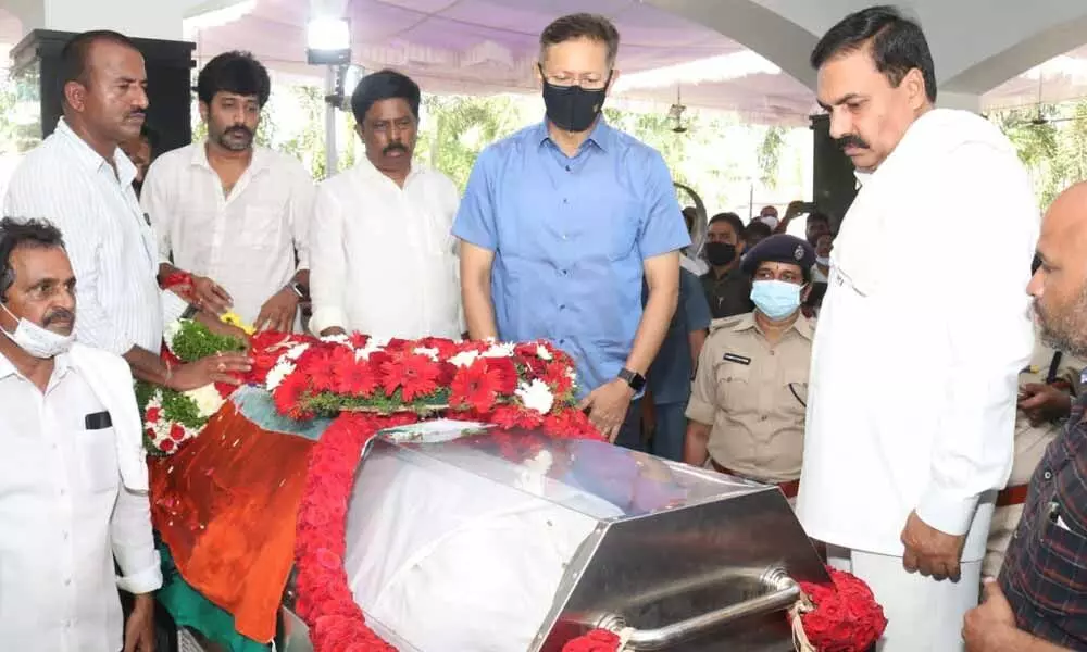 Former DGP D Gautam Sawang paying tributes to Mekapati Goutham Reddy in Nellore on Tuesday