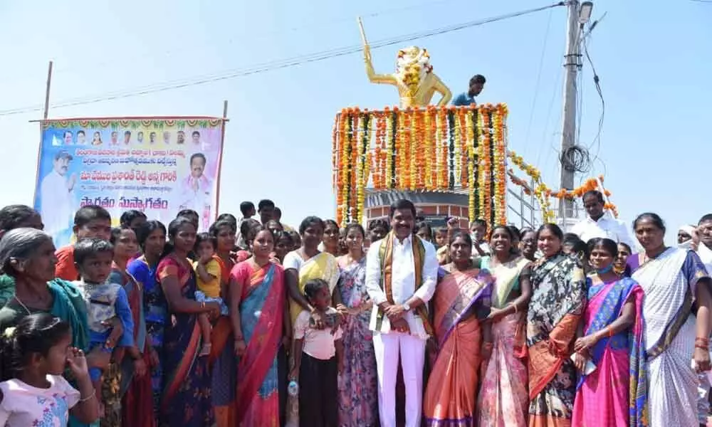 roads and buildings Minister Prashant Reddy after unveiling the statue of revolutionary laundress Chakli Ailamma at Padagal in Nizamabad district on Tuesday