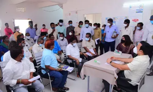 Prakasam District Collector Pravin Kumar questioning the officials at a village secretariat in Kanigiri Assembly constituency on Tuesday