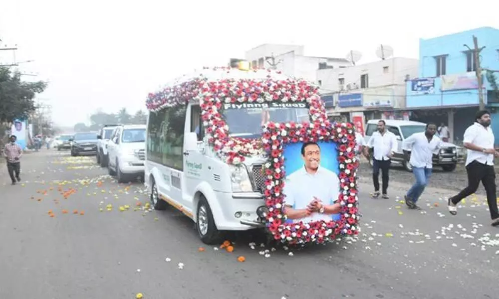 Funeral procession of Mekapati Goutham Reddy from Nellore to Udayagiri begins