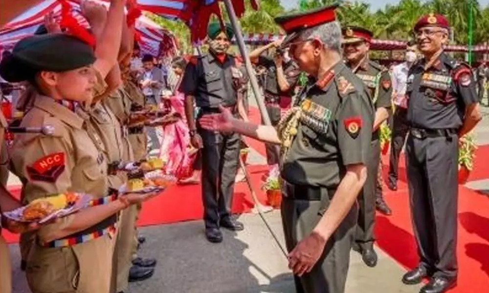 Gen Naravane presents Presidential Colours to 4 para batallions