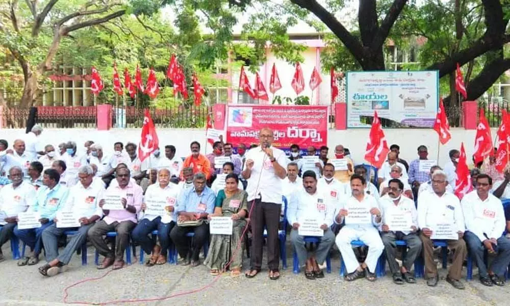 CPM East Prakasam secretary Punati Anjaneyulu speaking at a protest at district Collectorate in Ongole on Wednesday