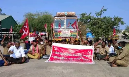 CITU leaders staging a protest in front of civil supplies godown in Nandyal on Wednesday.