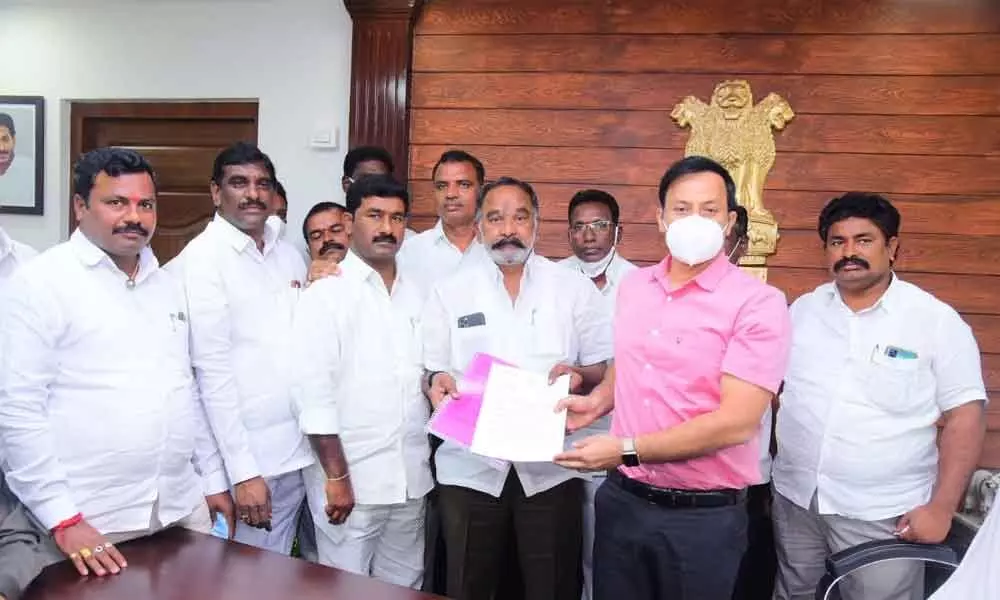 YSRCP MLA from Giddalur submitting a representation to District Collector Pravin Kumar in Ongole on Thursday