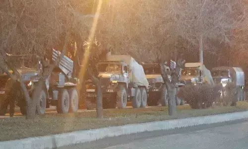 Russian troops push toward Ukrainian capital