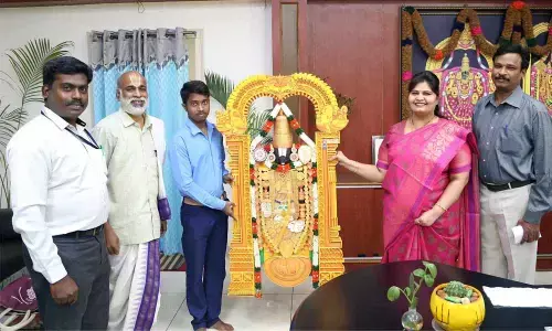 TTD Joint Executive Officer Sada Bhargavi appreciating the artistic talent of TTD run Junior College student M Omkar in Tirupati on Friday