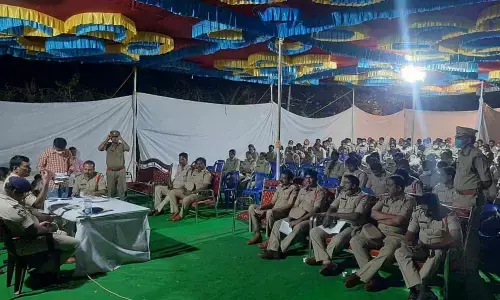 Superintendent of Police Ch Sudheer Kumar Reddy conducting a meeting with police over the bandobast arrangements for Sivaratri Brahmotsavams in Srisailam on Friday