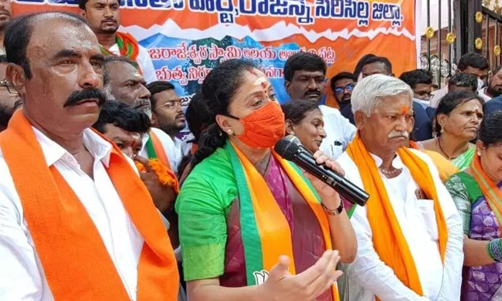 BJP leader Vijayashanti speaking at a meeting in Vemulawada on Saturday
