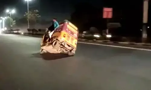 In the video, we can witness as to how, negligently driving on the road.