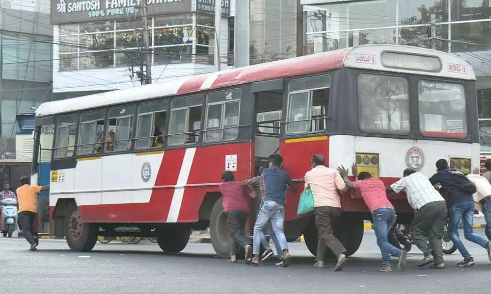 TSRTC scraps aging buses, but fails to replenish fleet