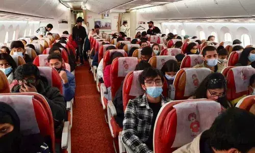 Air Indias 2nd flight carrying 250 Indians from Ukraine reached Delhi, Aviation Minister Jyotiraditya Scindia gave roses to passengers