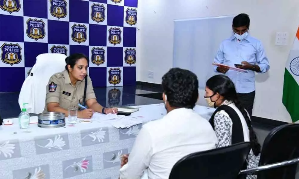 Prakasam SP Malika Garg interacting with a complainant during grievance programme at district police offer in Ongole on Monday