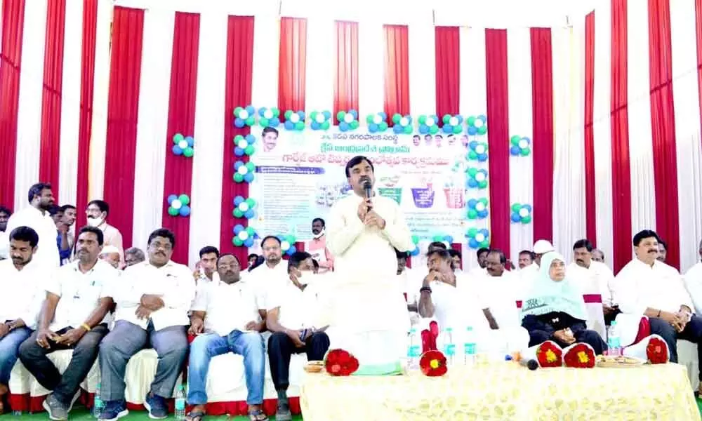 Deputy Chief Minister Amzath Basha addressing after inauguration of garbage carrying vehicles under ‘Clean Andhra Pradesh’ in Kadapa on Monday.