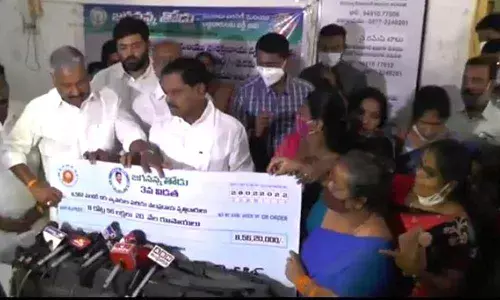Deputy Chief Minister K Narayana Swamy along with Minister Peddireddi Ramachandra Reddy and others handing over a cheque to the beneficiaries under MEPMA at RDO office in Tirupati on Monday.