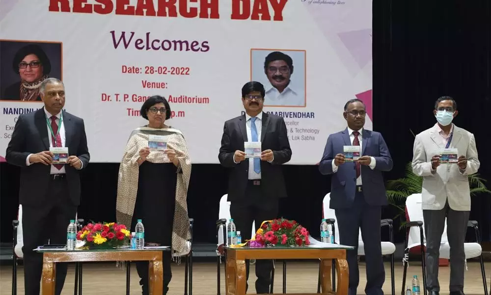 Chief guest Dr Nandini Kannan along with other SRMIST officials releases the CD of abstract on the occasion of Research Day at SRM Institute of Science and Technology