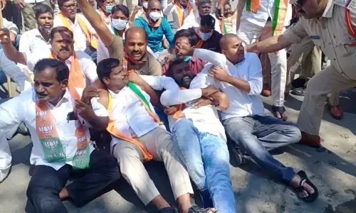 BJP leaders staging a protest at SP office in Mahbubagar