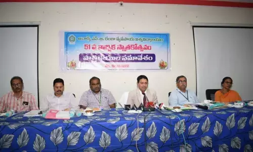ANGBRAU Vice Chancellor A Vishnuvardhan Reddy addressing media at SV Agriculture College in Tirupati on Wednesday.