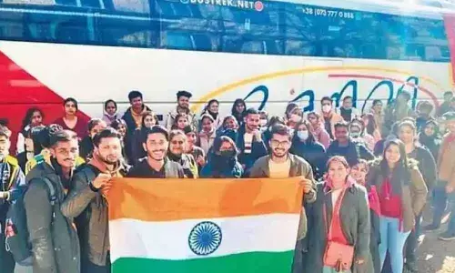 Pak students use tricolour to cross Ukraine border