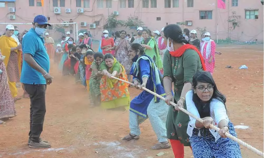 Women Employees participating in tug of war sports even at IGM stadium in Vijayawada on Thursday                         Photo: Ch Venkata Mastan