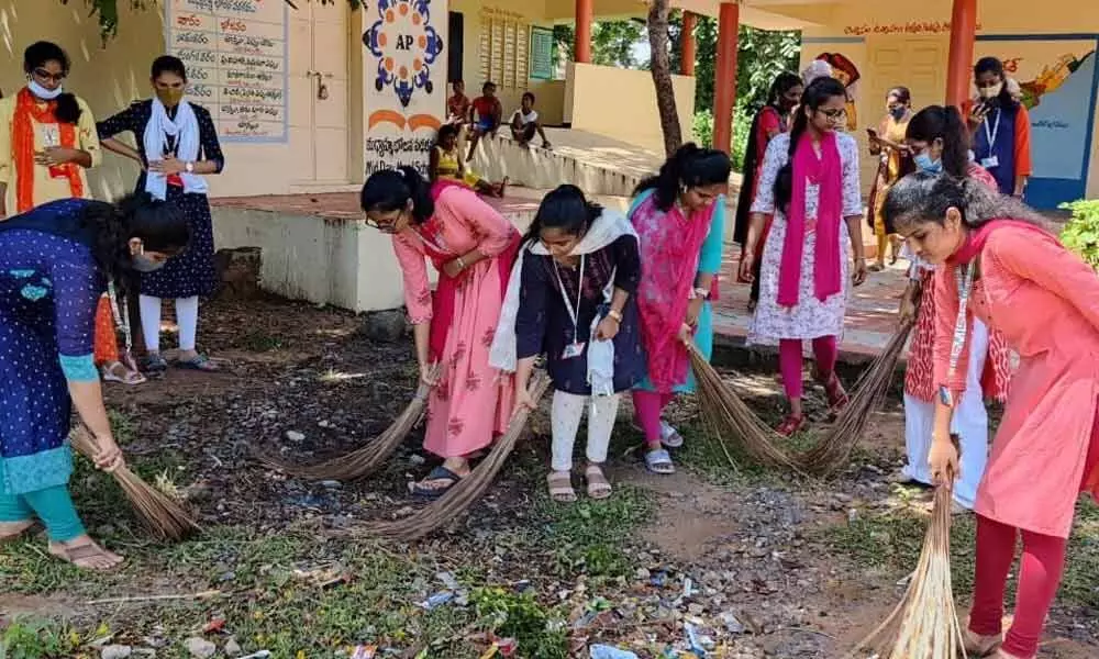 Students participate in cleanliness drive
