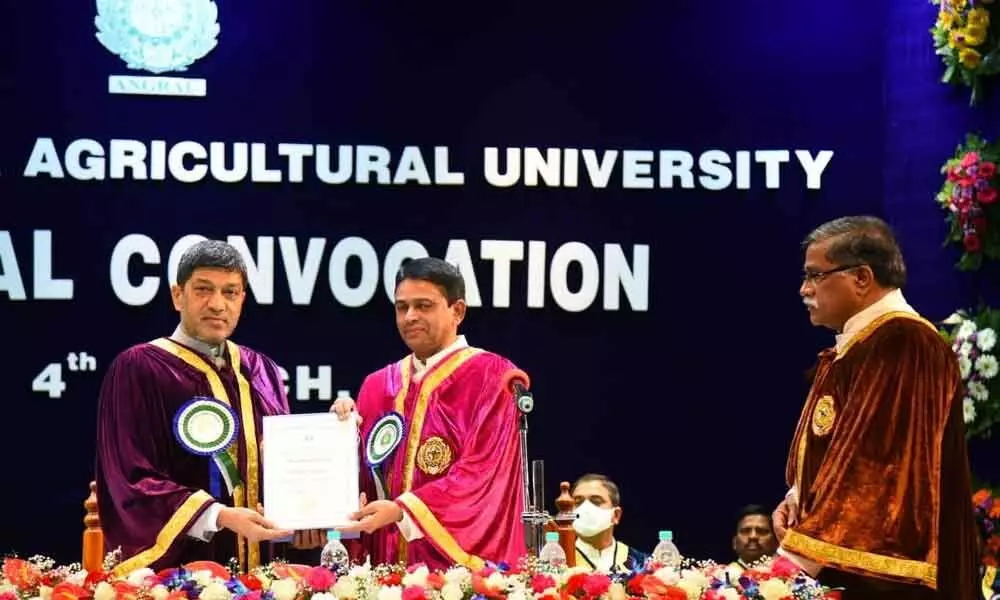 Mingle with farmers to know problems, Guv tells students