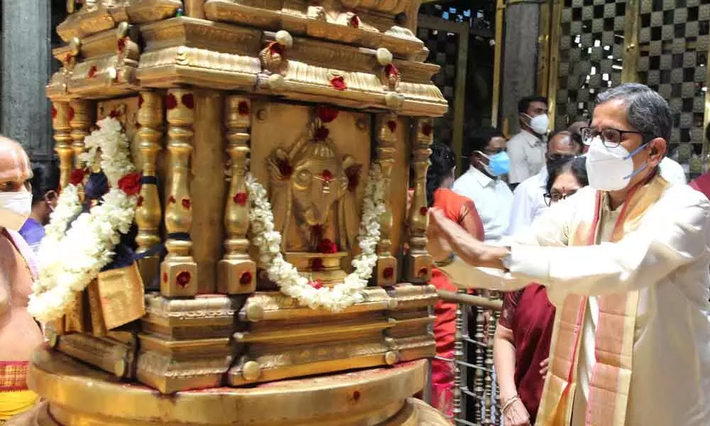 CJI N V Ramana offers prayers at Tiruchanur