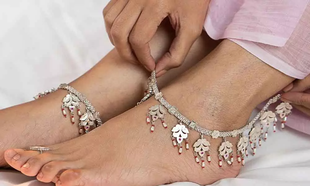 Do silver anklets benefit body?