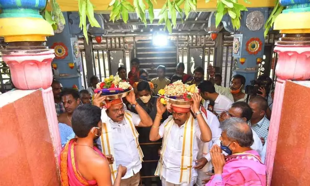 Endowments Minister Vellampalli Srinvasa Rao and MLA Ambati Rambabu carrying silk clothes to offer them to the presiding deity at Neti Venkanna Swamy temple at Devarampadu village in Guntur district on Saturday