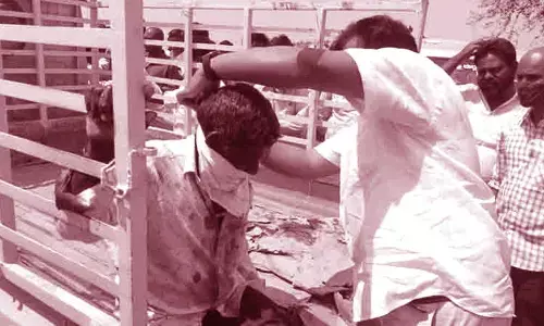 TRS MLA Kranti Kiran helps road accident victims reach hospital