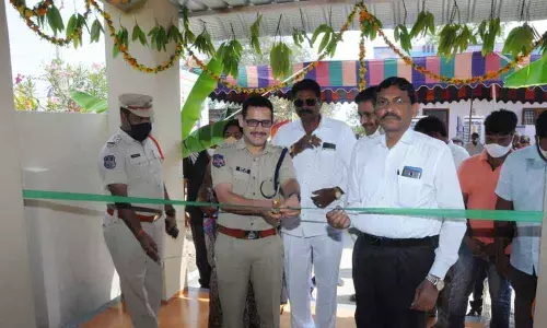 Kothagudem: SP Sunil Dutt lauds Nava Bharath services