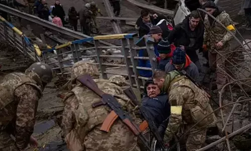 Hundreds of Men line up to join Ukrainian army