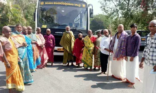 Over 35 orphans from Srikakulam had darshan of Lord in Tirumala with  TTD Chairmans Y V Subbareddy’s own funds.
