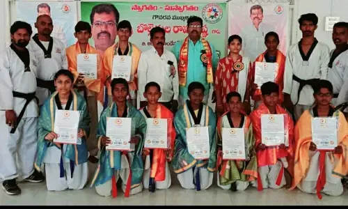 BRK founder B Rama Krishna along with councillor Prathyusa felicitating the children at Lakshmi  Kalyana mandapam in Kurnool on Sunday.