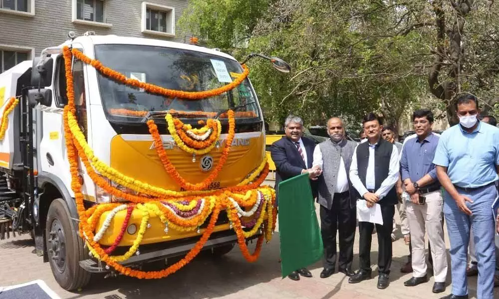 L&T donates truck-mounted mechanical sweeping machine to BBMP