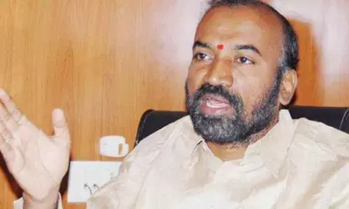 Ex-MLA Prabhakar Choudhury addressing media after concluding his padayatra in Anantapur on Monday.