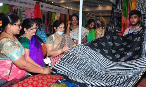Vijayawada: National handloom expo draws huge crowds