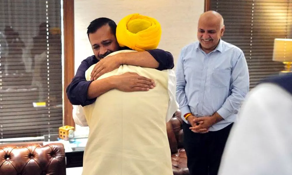 Bhagwant Mann invites Arvind Kejriwal for his oath taking ceremony on 16th March