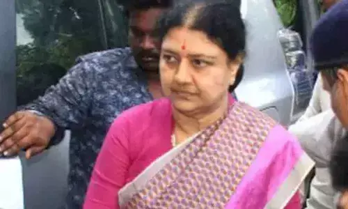 Royal treatment in jail: Sasikala, aide get bail