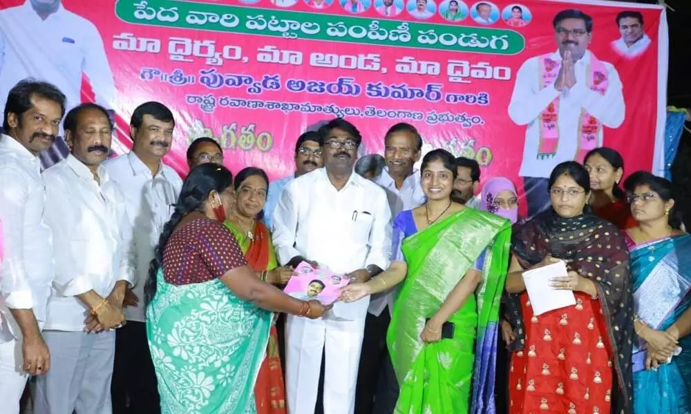 Minister for Transport Puvvada Ajay Kumar distributing house site pattas to poor people in 20th division under KMC in Khammam on Saturday