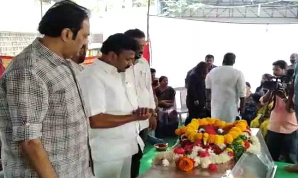 Talasani Srinivas Yadav pays tribute to singer Kandikonda Yadagiri in Hyderabad