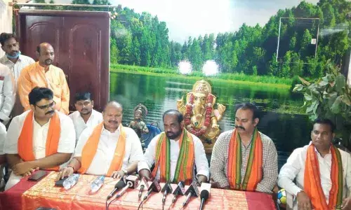 Guntur: Liquor tragedy due to failure of govt, says BJP