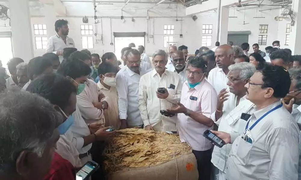 Tobacco Board Chairman Yadlapati Raghunath Babu inaugurating auction at tobacco auction centre at Kandukur on Monday