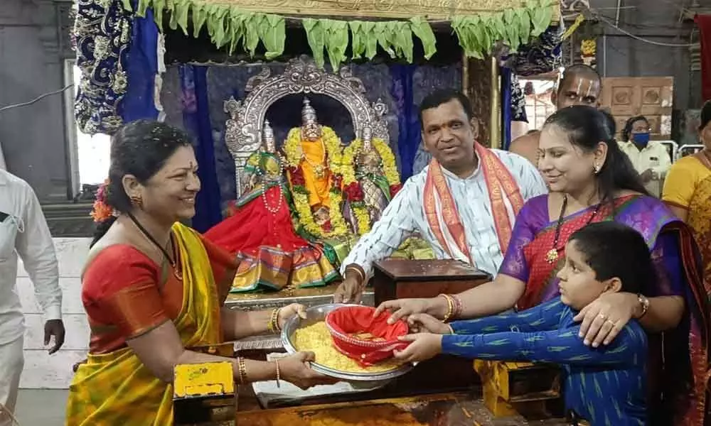 Thungathurti MLA Gadari Kishore Kumar along with family members handing over 1.058 kg gold to temple EO Geetha at Balalayam on Monday