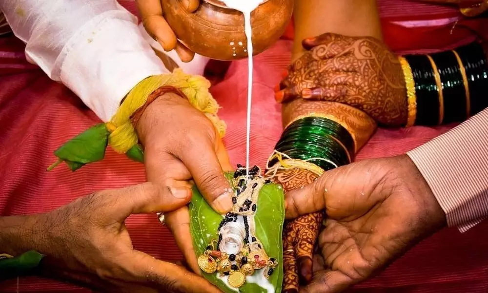 A Muslim Man Sponsored Five Hindu Weddings To Commemorate The opening Of  Marriage Hall Karnataka