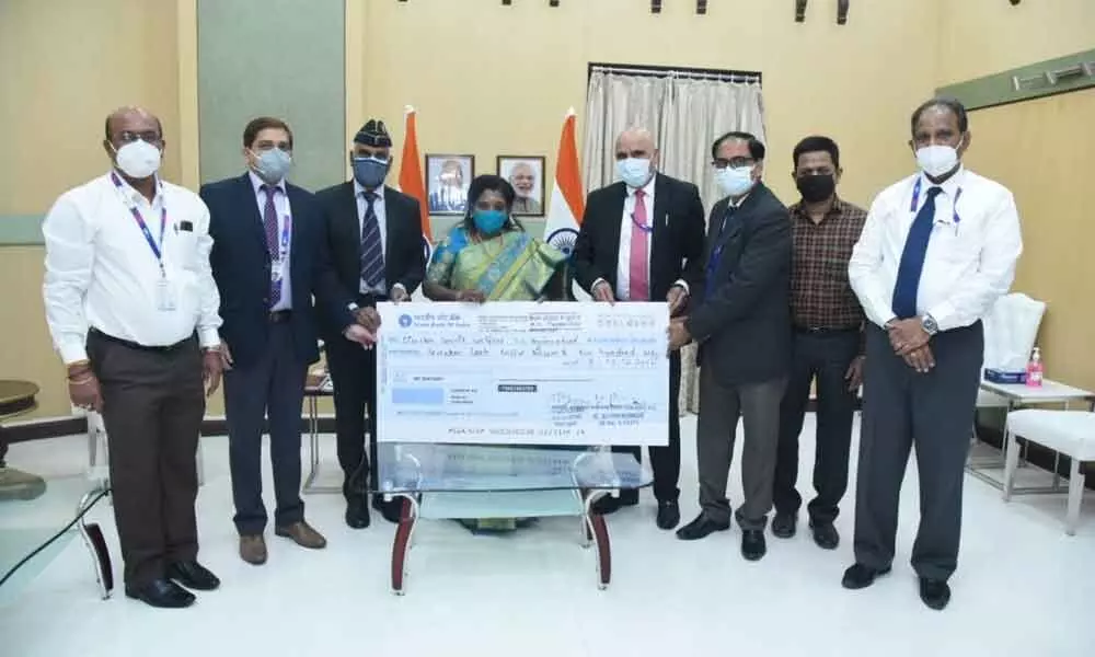 Hyderabad: SBI contributes to Armed Forces Flag Day Fund